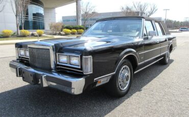 Lincoln-Town-Car-1988-Sedan