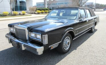Lincoln-Town-Car-1988-Sedan-4