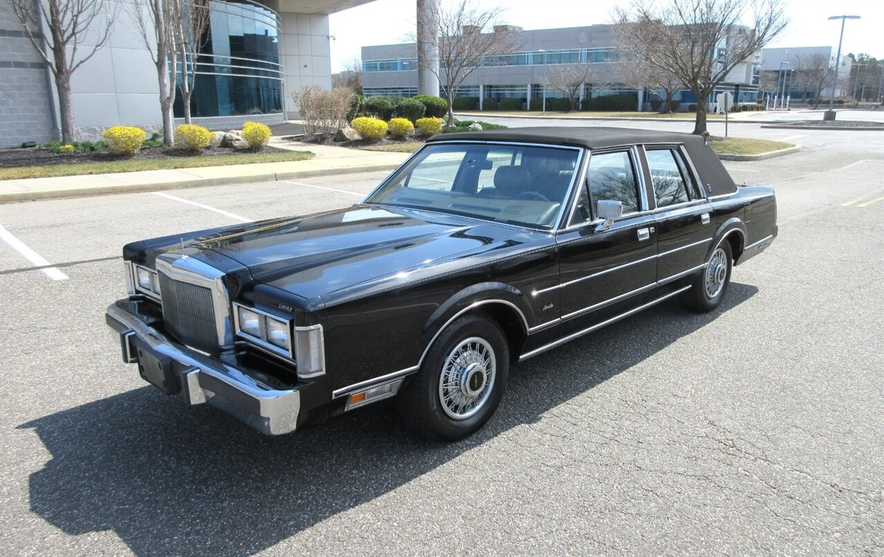 Lincoln-Town-Car-1988-Sedan-6