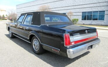 Lincoln-Town-Car-1988-Sedan-8
