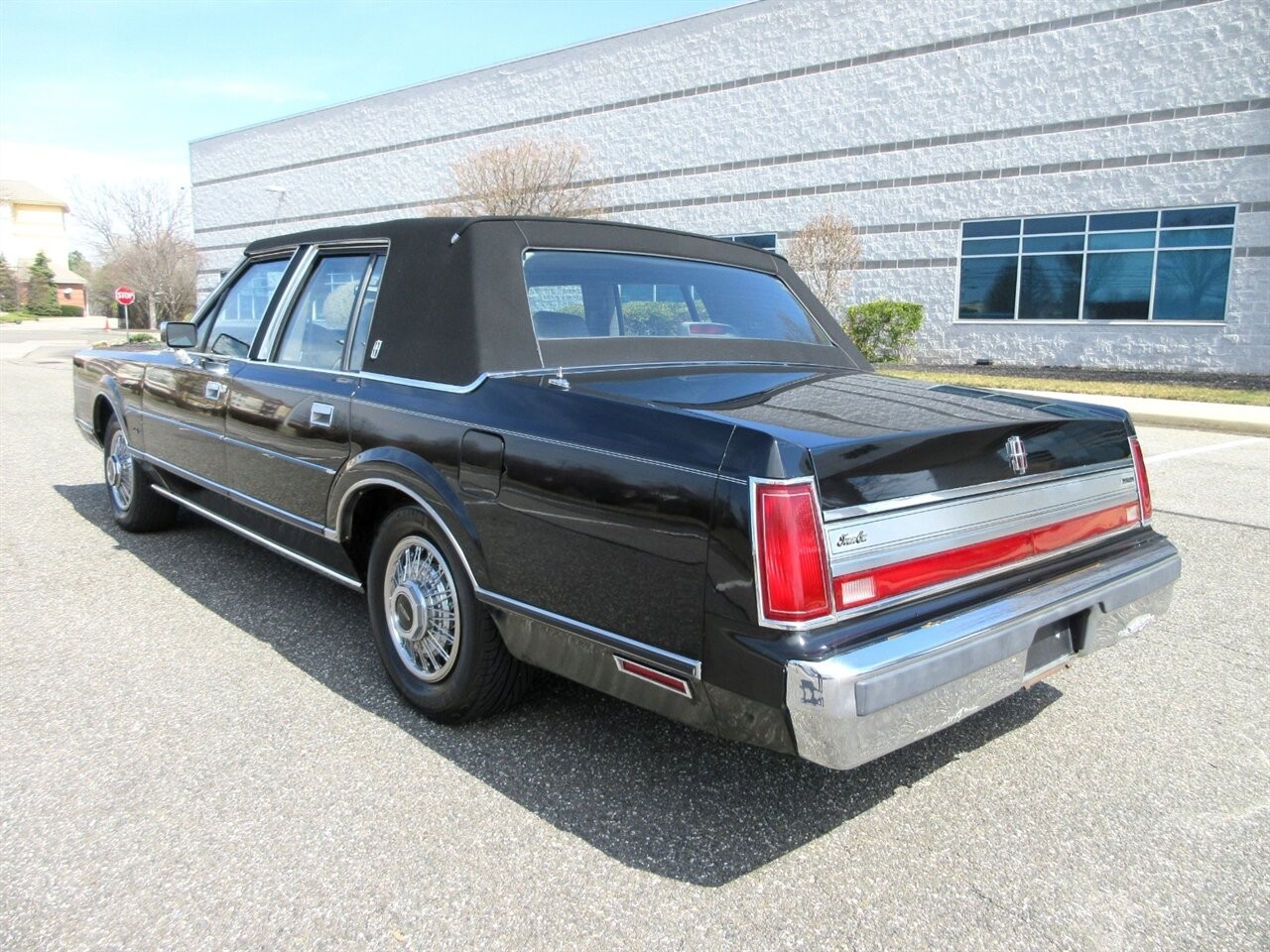 Lincoln-Town-Car-1988-Sedan-8