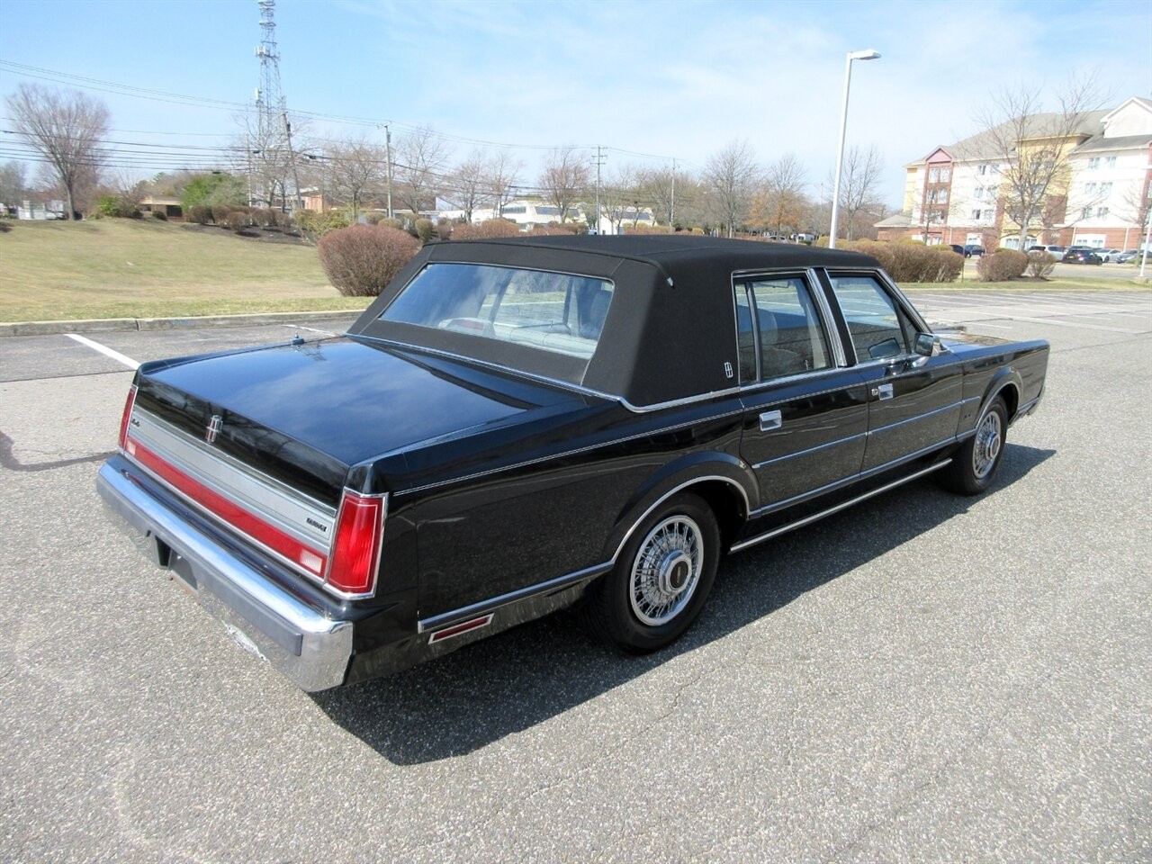 Lincoln-Town-Car-1988-Sedan-9