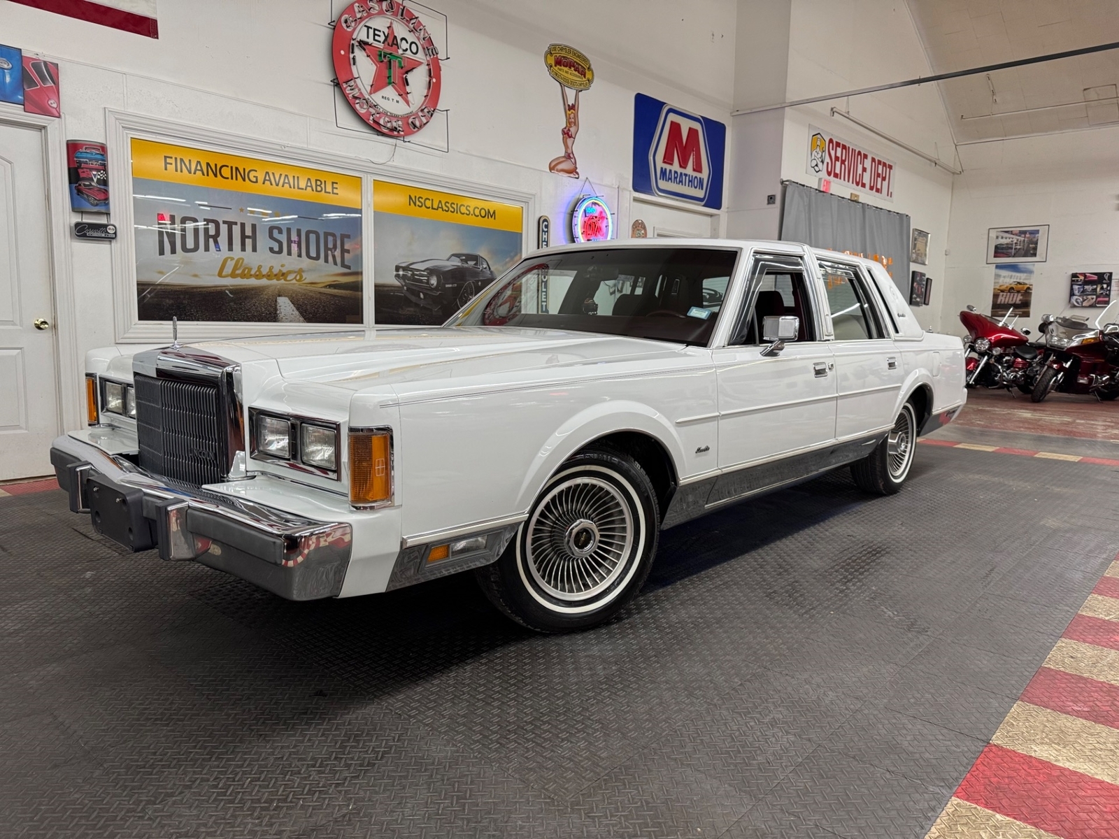 Lincoln-Town-Car-1989-Sedan-1