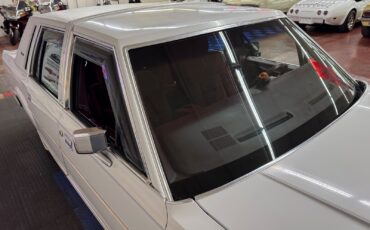 Lincoln-Town-Car-1989-Sedan-10