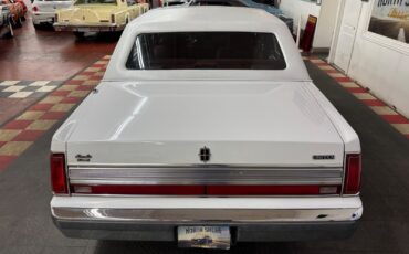 Lincoln-Town-Car-1989-Sedan-11