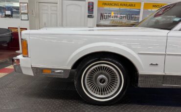 Lincoln-Town-Car-1989-Sedan-16