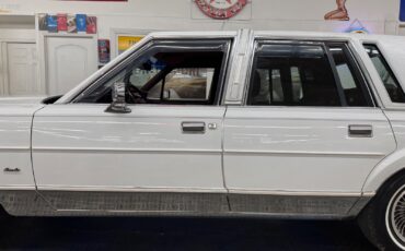 Lincoln-Town-Car-1989-Sedan-17