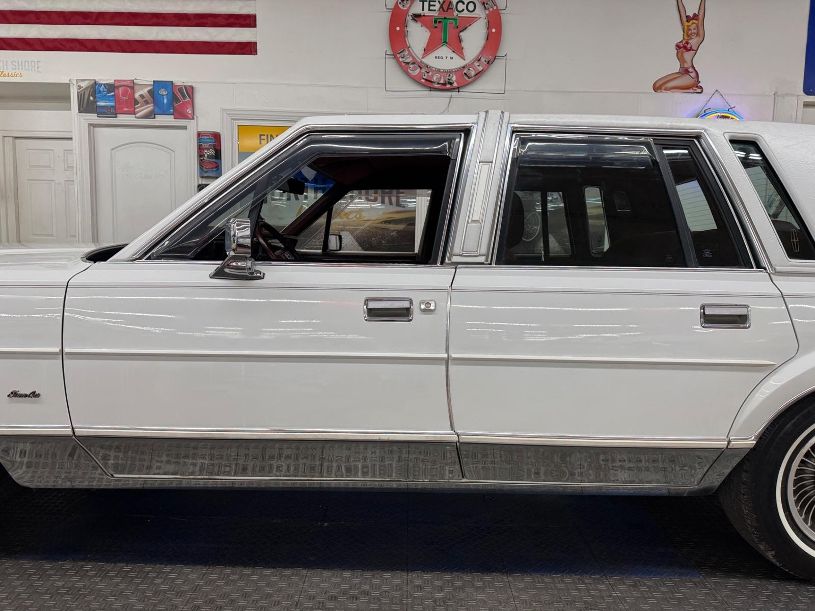 Lincoln-Town-Car-1989-Sedan-17