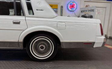 Lincoln-Town-Car-1989-Sedan-18