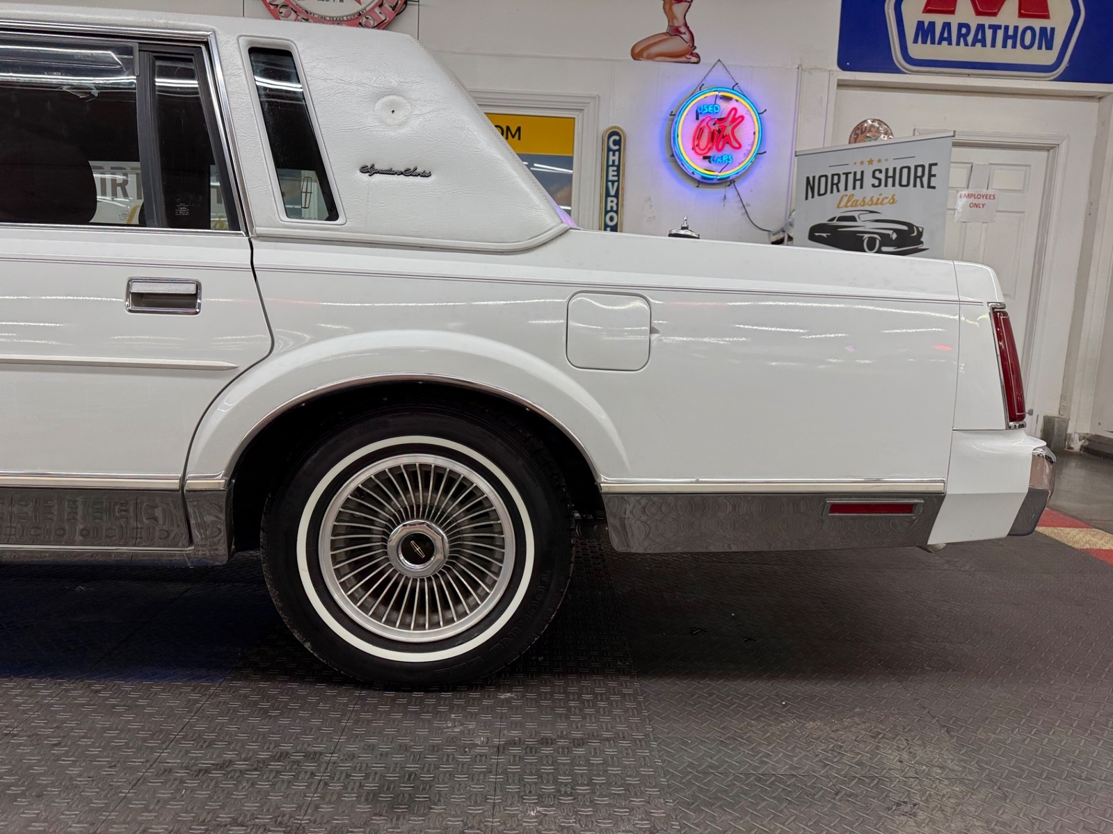 Lincoln-Town-Car-1989-Sedan-18