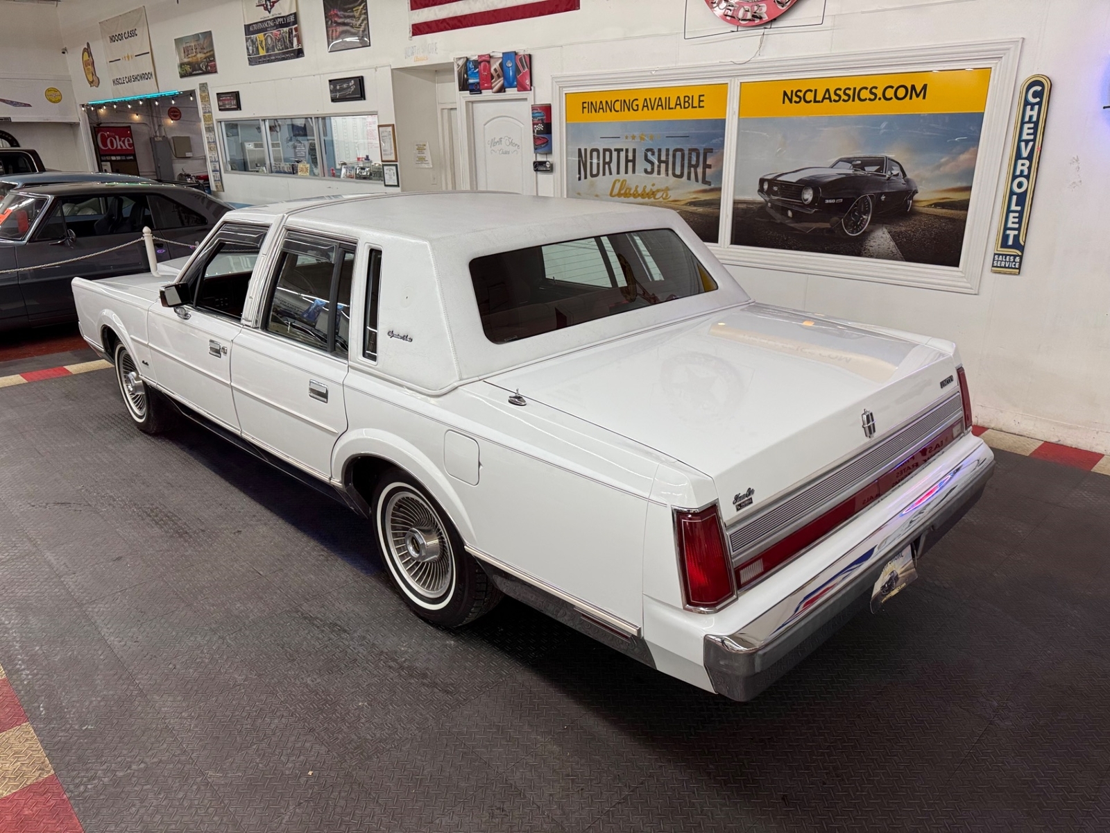 Lincoln-Town-Car-1989-Sedan-2