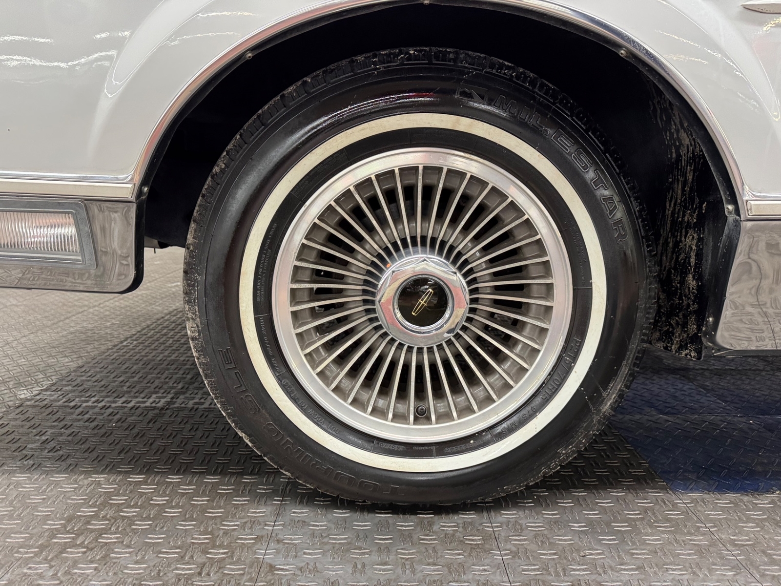 Lincoln-Town-Car-1989-Sedan-22