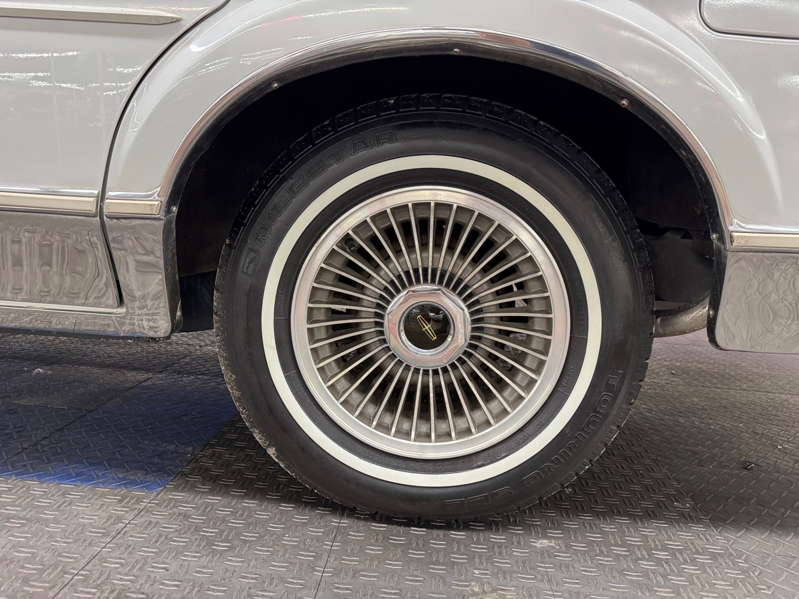 Lincoln-Town-Car-1989-Sedan-23