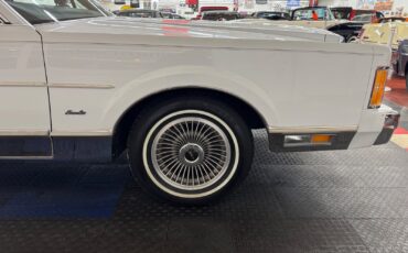 Lincoln-Town-Car-1989-Sedan-26