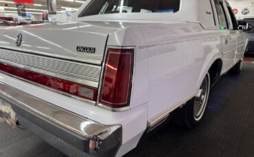 Lincoln-Town-Car-1989-Sedan-27