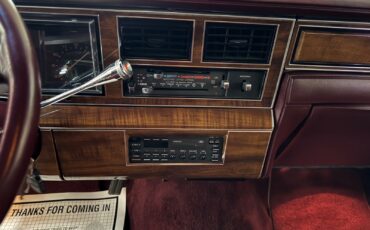 Lincoln-Town-Car-1989-Sedan-29