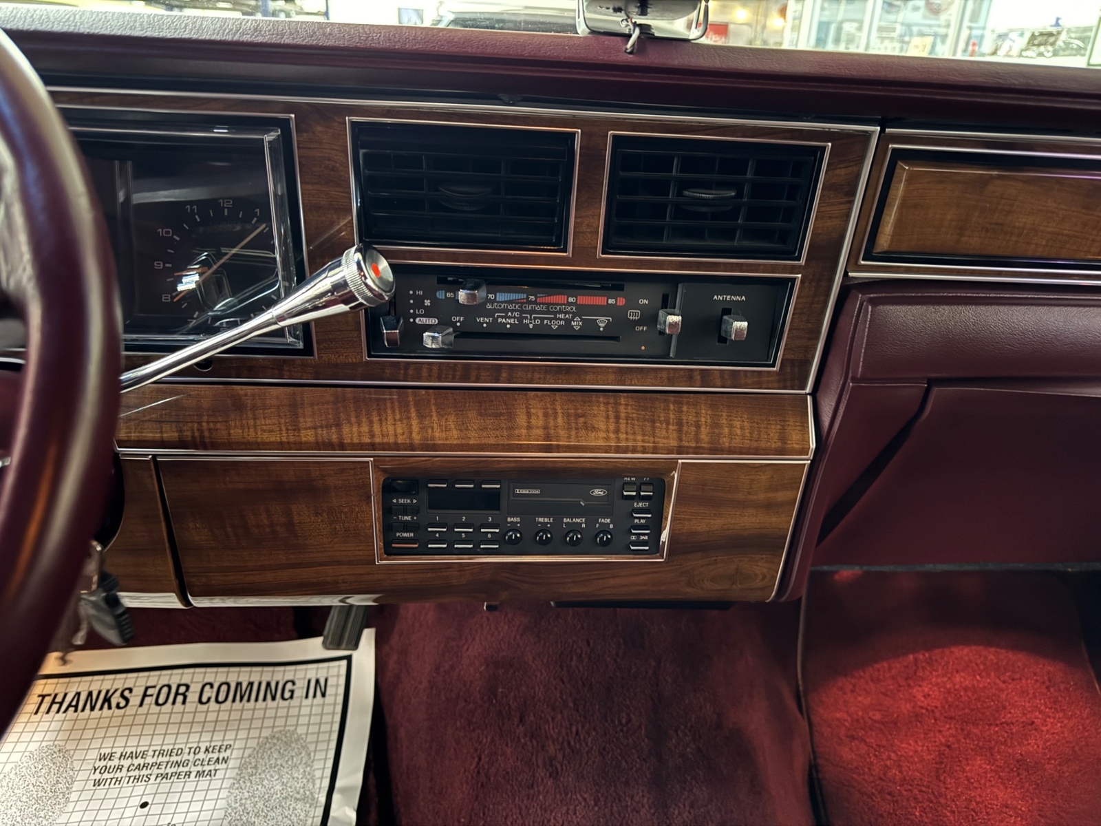 Lincoln-Town-Car-1989-Sedan-29