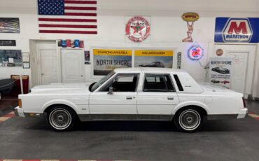 Lincoln-Town-Car-1989-Sedan-3