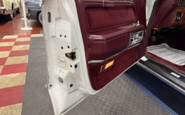 Lincoln-Town-Car-1989-Sedan-31