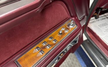 Lincoln-Town-Car-1989-Sedan-32
