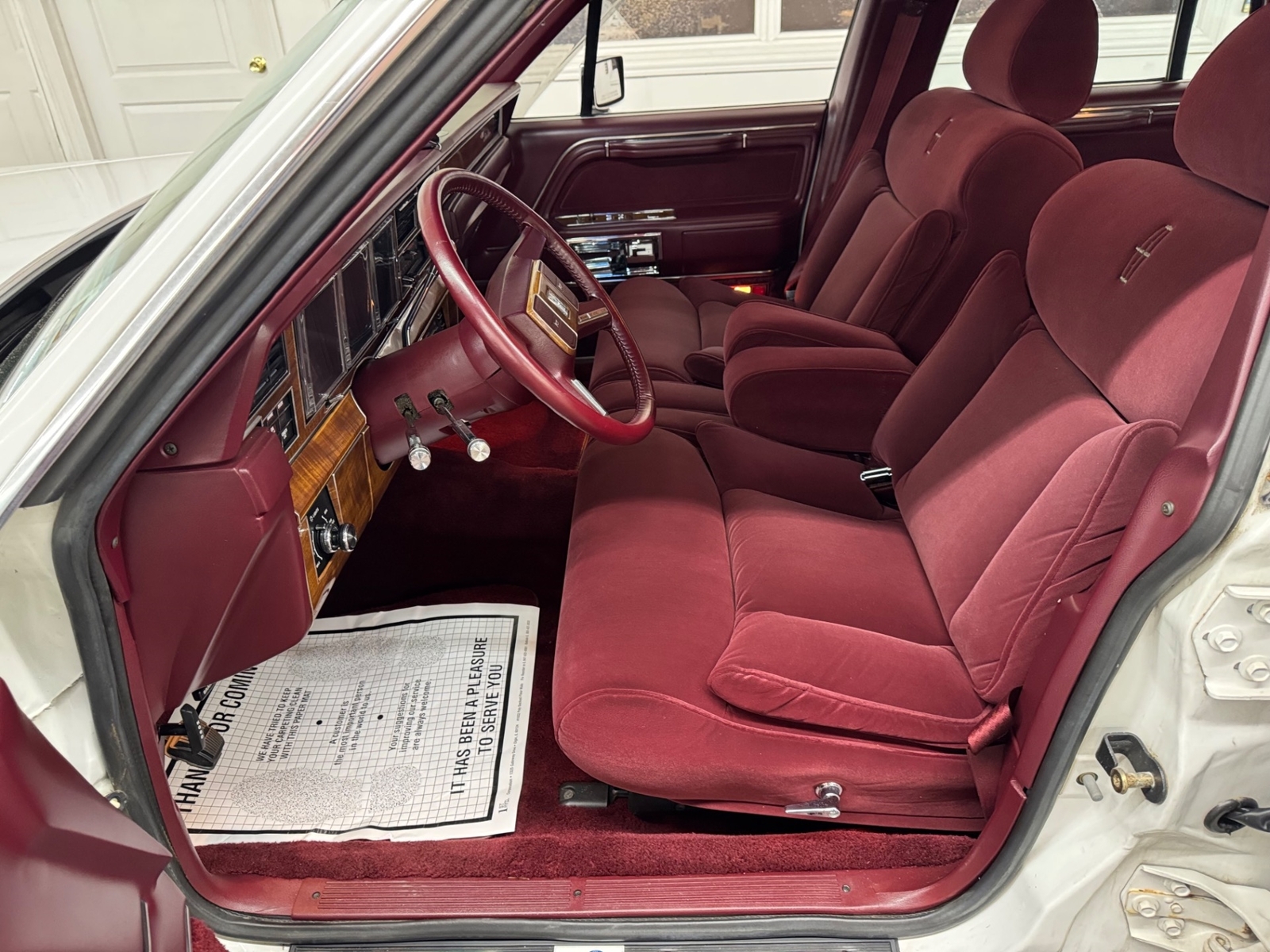 Lincoln-Town-Car-1989-Sedan-34