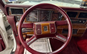 Lincoln-Town-Car-1989-Sedan-35