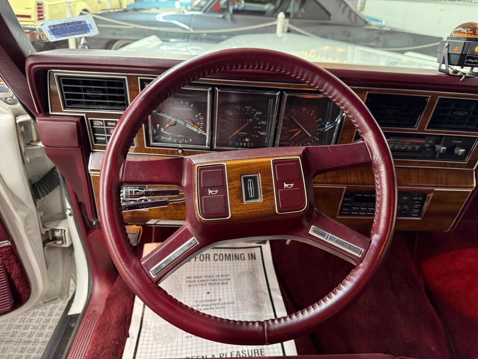 Lincoln-Town-Car-1989-Sedan-35