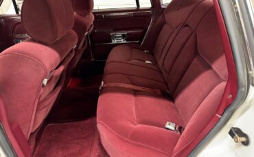 Lincoln-Town-Car-1989-Sedan-37