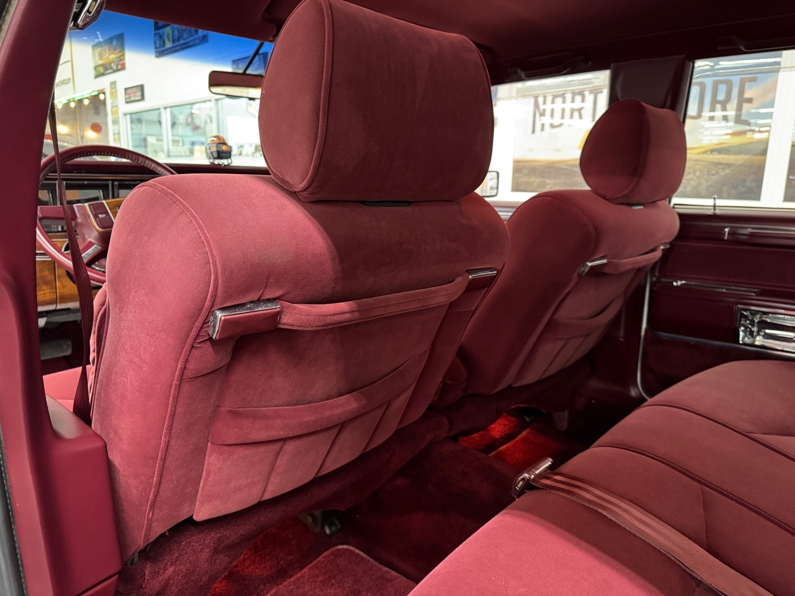 Lincoln-Town-Car-1989-Sedan-38