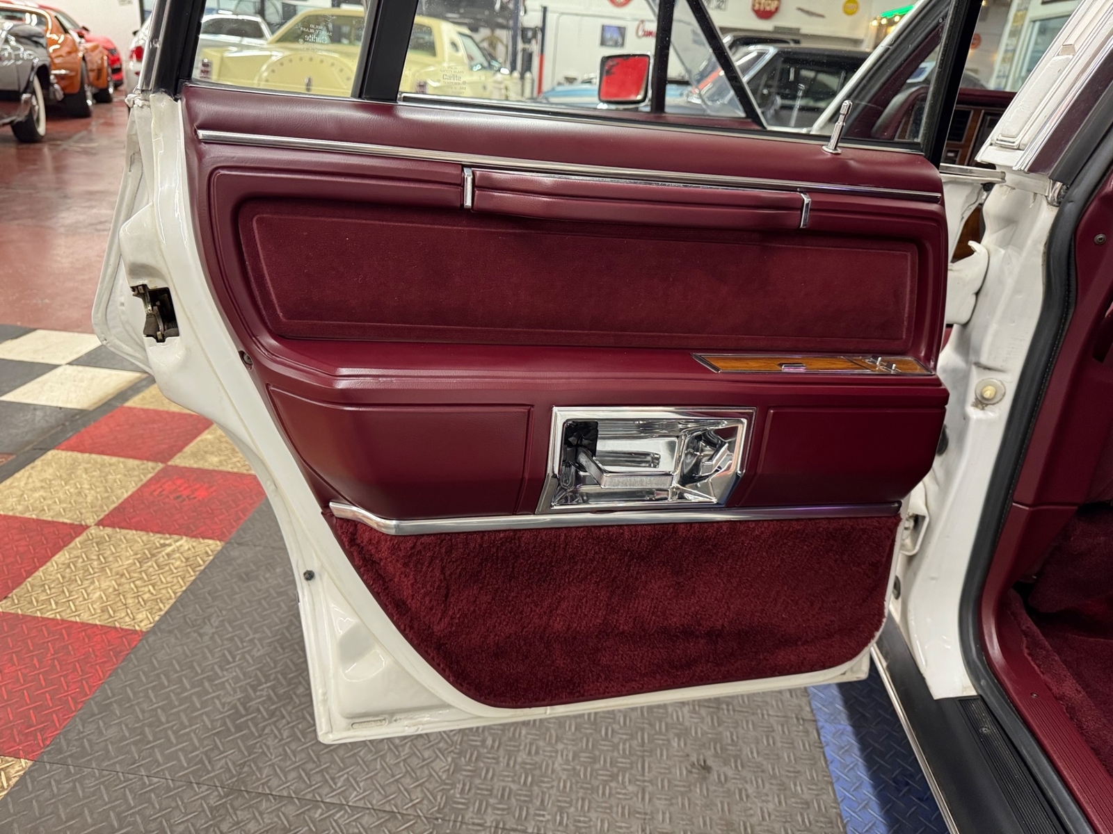 Lincoln-Town-Car-1989-Sedan-39