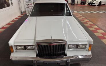 Lincoln-Town-Car-1989-Sedan-4