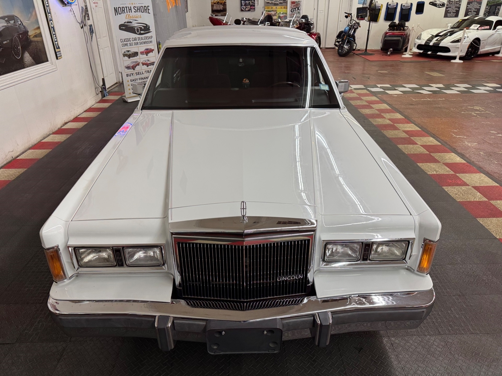 Lincoln-Town-Car-1989-Sedan-4