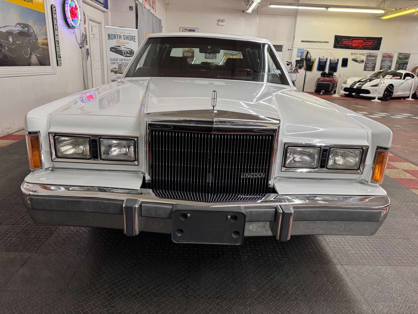 Lincoln-Town-Car-1989-Sedan-6