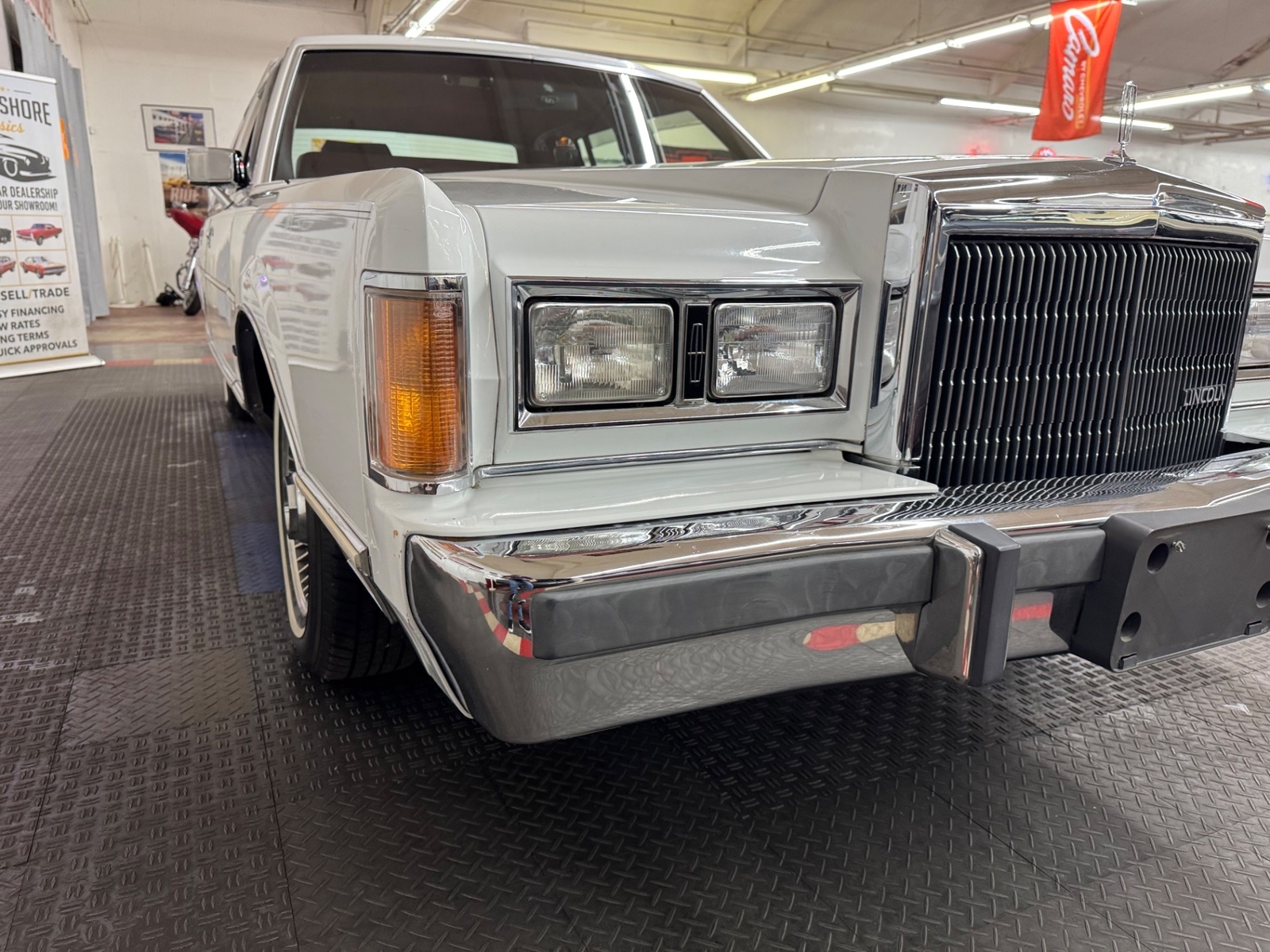 Lincoln-Town-Car-1989-Sedan-7