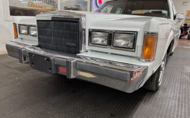 Lincoln-Town-Car-1989-Sedan-8