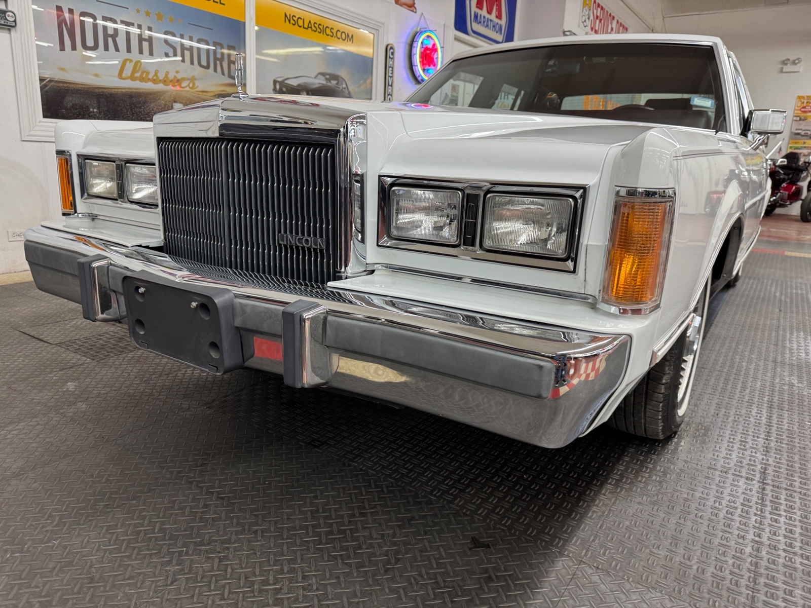 Lincoln-Town-Car-1989-Sedan-8