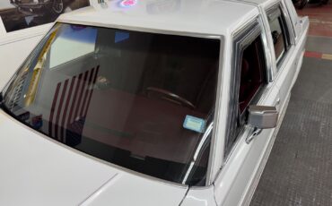 Lincoln-Town-Car-1989-Sedan-9