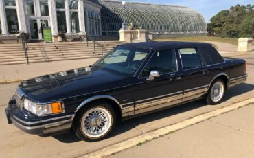 Lincoln-Town-Car-1993-Sedan-1