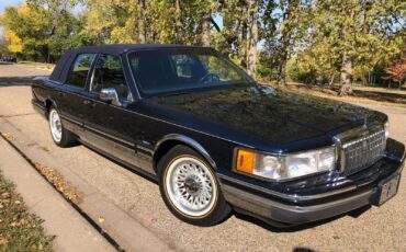 Lincoln-Town-Car-1993-Sedan-10