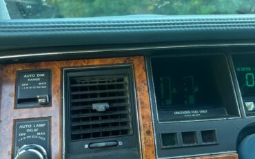 Lincoln-Town-Car-1993-Sedan-11