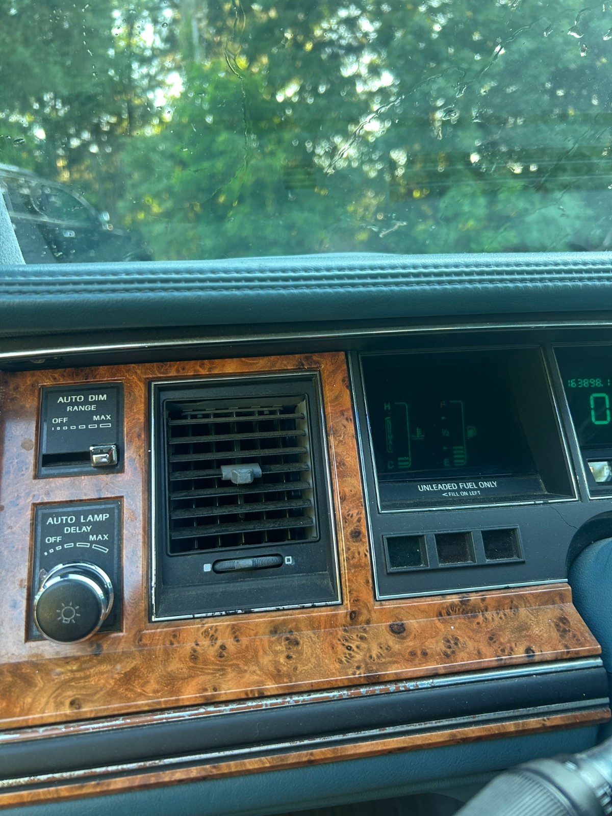 Lincoln-Town-Car-1993-Sedan-11