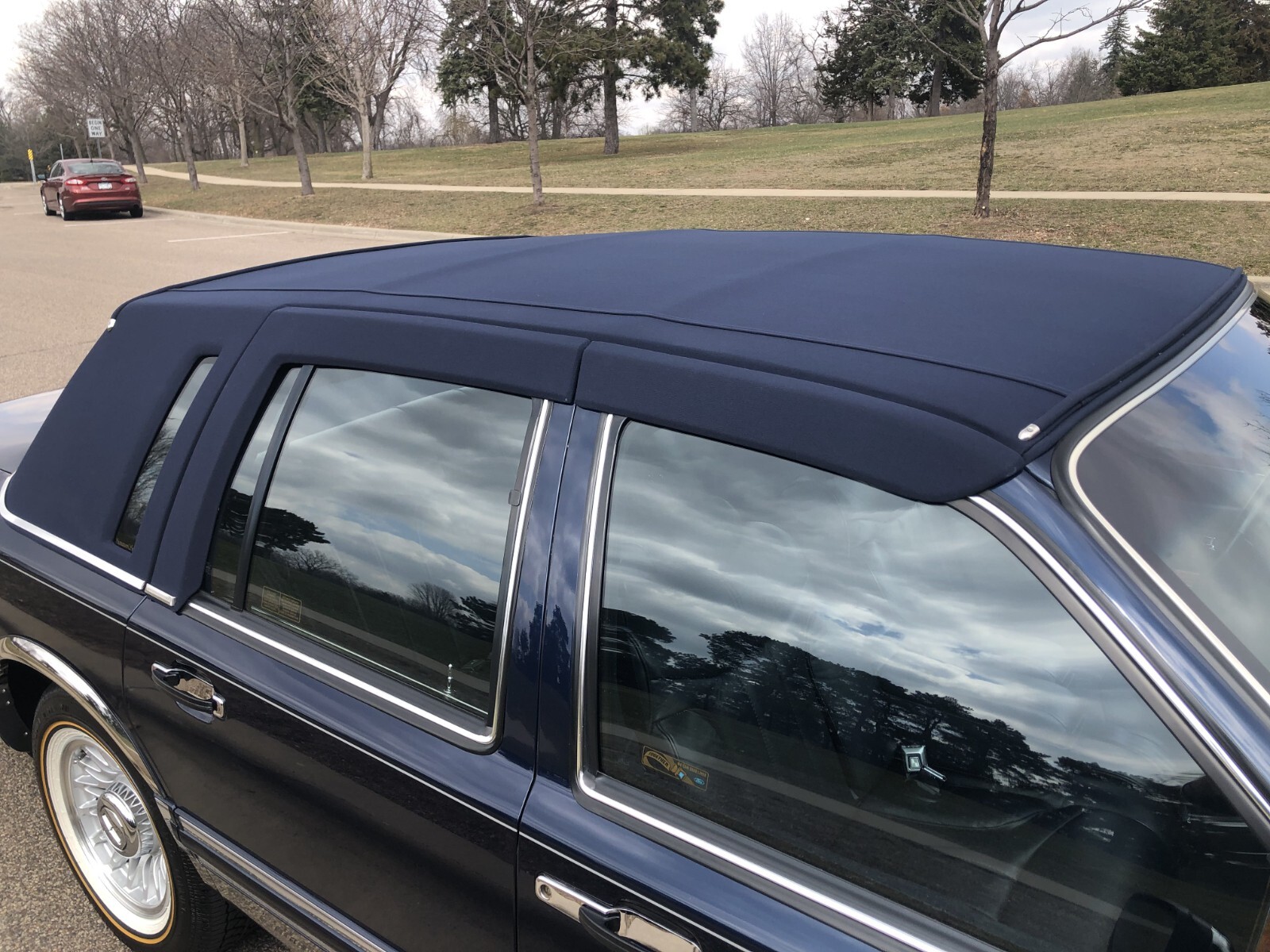 Lincoln-Town-Car-1993-Sedan-11