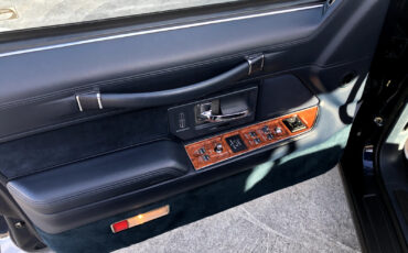 Lincoln-Town-Car-1993-Sedan-14