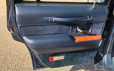 Lincoln-Town-Car-1993-Sedan-16