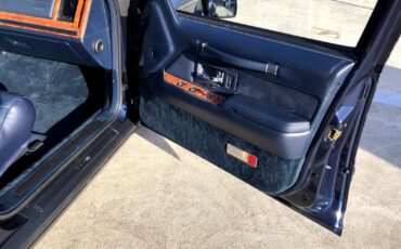 Lincoln-Town-Car-1993-Sedan-18