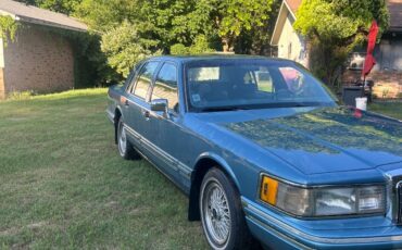 Lincoln-Town-Car-1993-Sedan-2