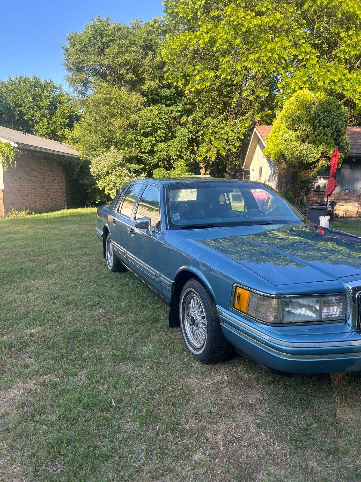 Lincoln-Town-Car-1993-Sedan-2
