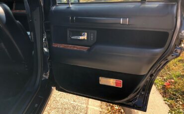 Lincoln-Town-Car-1993-Sedan-21