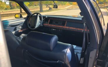 Lincoln-Town-Car-1993-Sedan-23