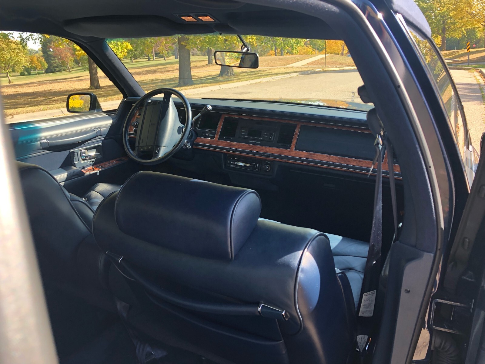 Lincoln-Town-Car-1993-Sedan-23